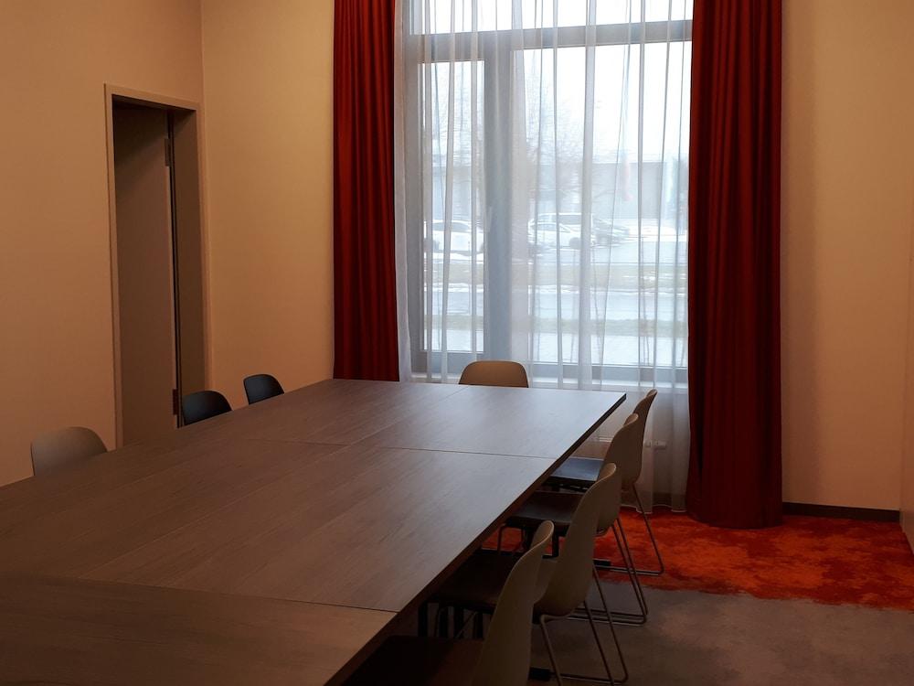 Campanile Leipzig Halle Airport Schkeuditz Bagian luar foto