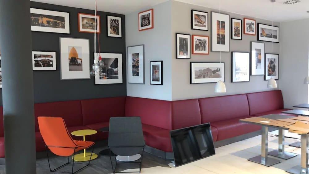 Campanile Leipzig Halle Airport Schkeuditz Bagian luar foto