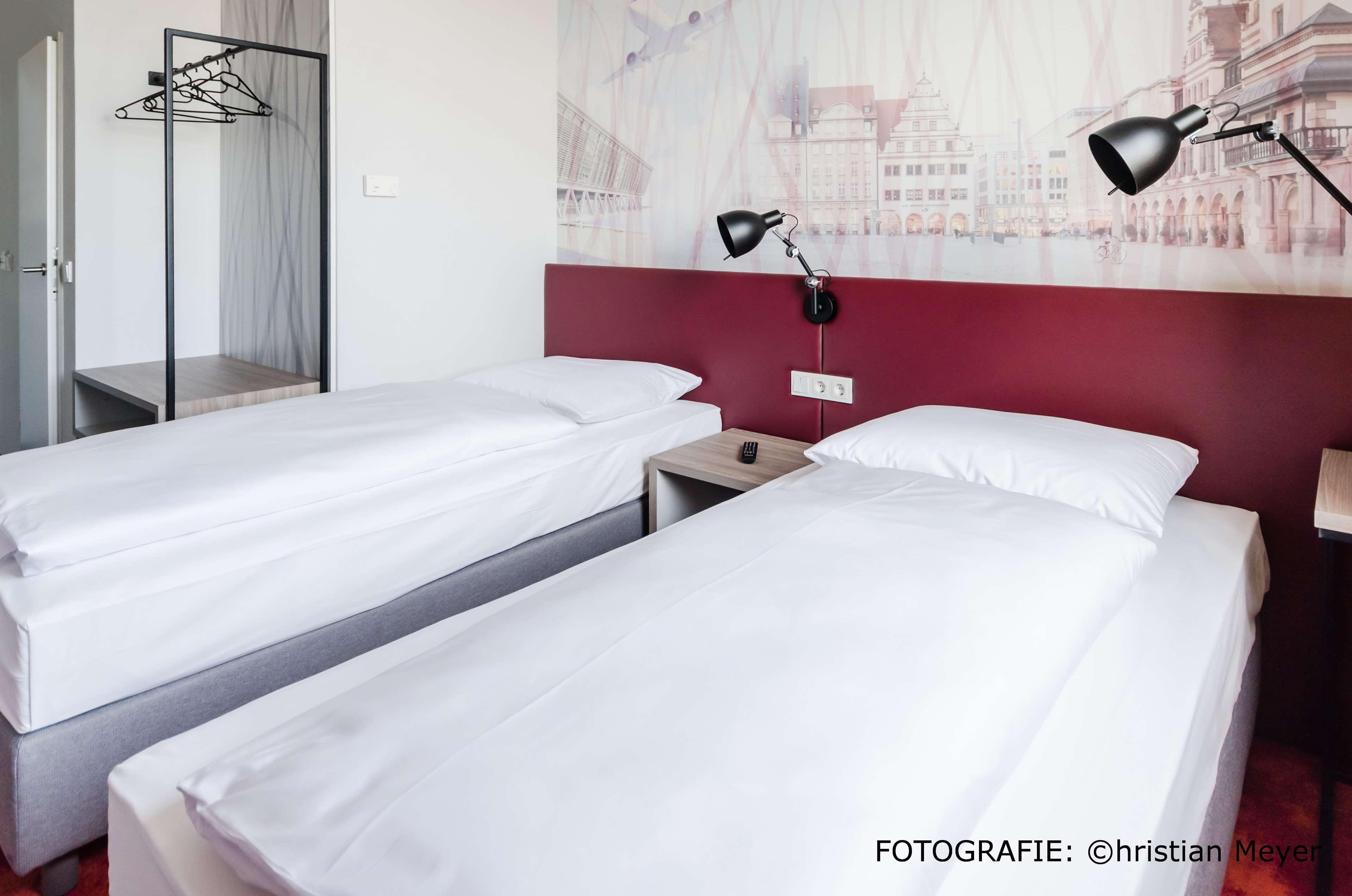 Campanile Leipzig Halle Airport Schkeuditz Bagian luar foto