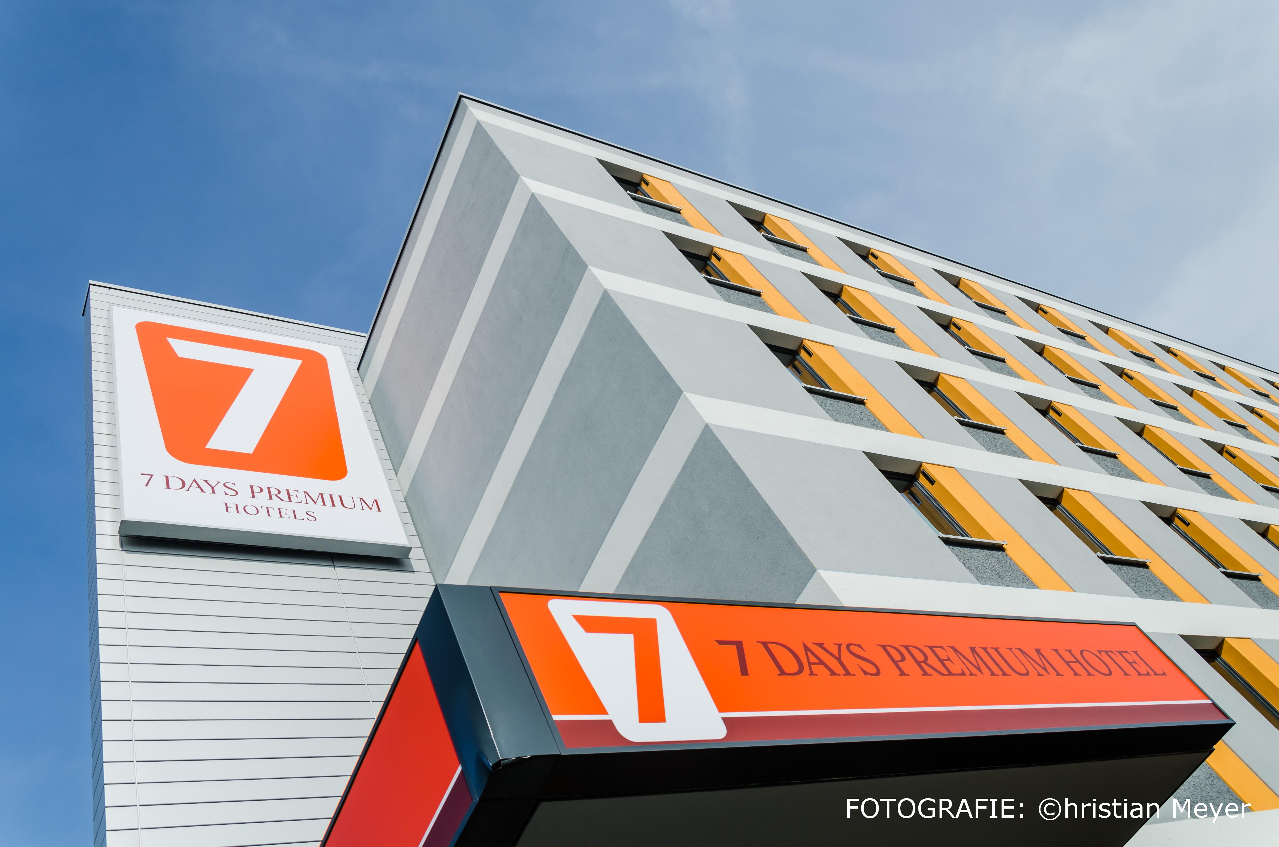 Campanile Leipzig Halle Airport Schkeuditz Bagian luar foto