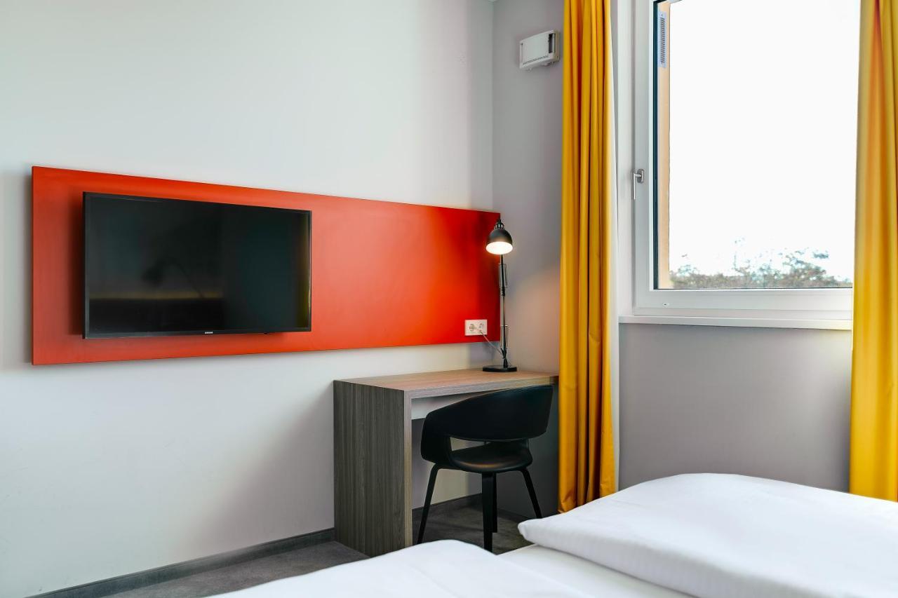 Campanile Leipzig Halle Airport Schkeuditz Bagian luar foto